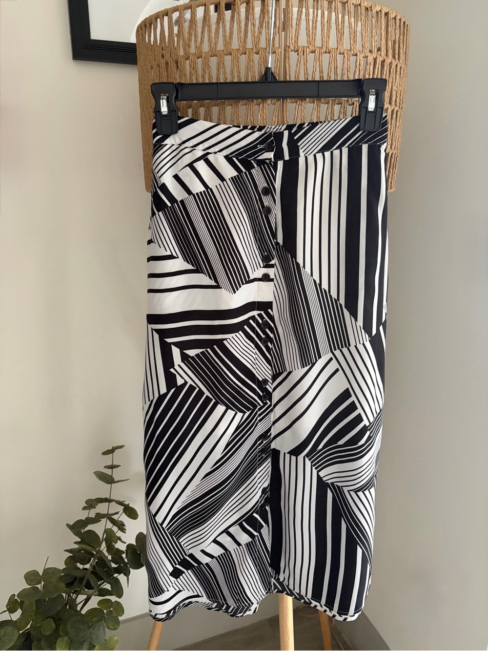 Vernacular Midi Skirt - Black/White - Picture 2 of 9